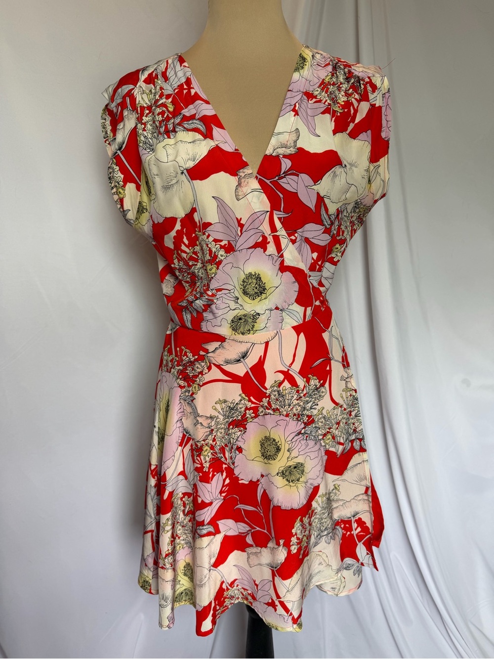 Yumi Kim Soho Mixer Bora Bora Red Silk Floral Wrap Dress M
